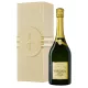 Bouteille de Champagne Deutz Cuvée William Deutz 2013, étiquette dorée, vue de face