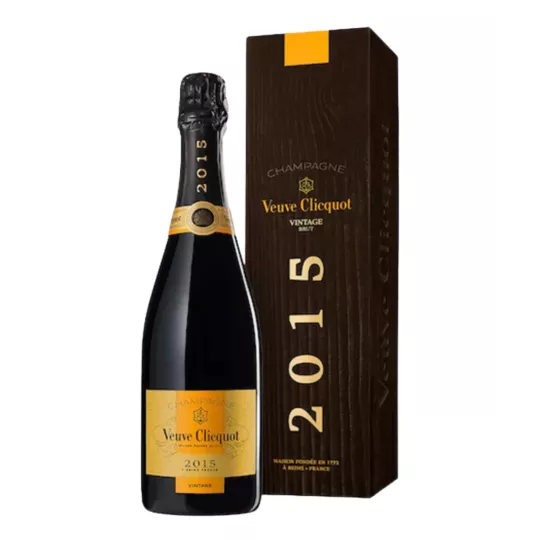 Bouteille de Champagne Veuve Clicquot Vintage Brut 2015, étiquette dorée, vue de face
