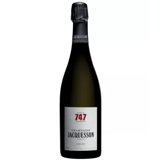 Bouteille de Champagne Jacquesson Cuvée 747, étiquette blanche avec inscription rouge, vue de face