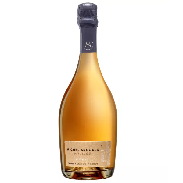 Champagne Michel Arnould Rosé Saignée 2018, bouteille transparente, robe rosée intense, vue de face