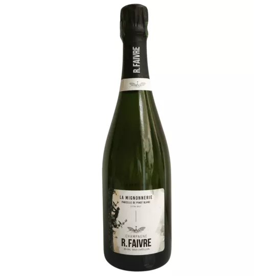 Bouteille de Champagne R. Faivre La Mignonnerie extra brut sur fond clair