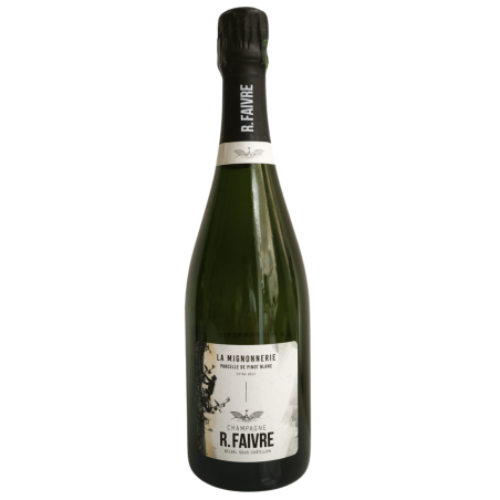 Bouteille de Champagne R. Faivre La Mignonnerie extra brut sur fond clair