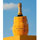 Veuve Clicquot Carte Jaune édition limitée avec seau à champagne isotherme Sun Holder au design géométrique par Yinka Ilori.