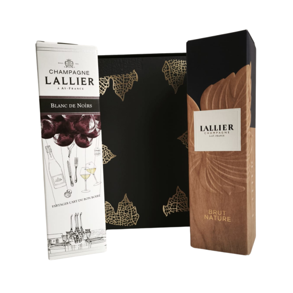 coffret découverte Champagne Lallier révélant deux bouteilles : un Pinot Noir Blanc de Noirs et un Brut Nature sans dosage.