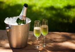 Champagne trop froid, trop chaud, éventé : les erreurs qui gâchent une dégustation