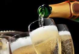 Les Champagnes les Plus Connus : Guide pour les Amateurs de Bulles