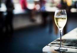 Découvrez le prestige du champagne Taittinger : un symbole d'élégance française
